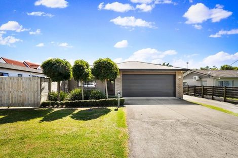 Photo of property in 3b Tawa Road, Te Atatu Peninsula, Auckland, 0610
