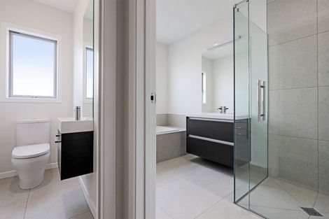 Photo of property in 6 George Yee Place, Taradale, 4112