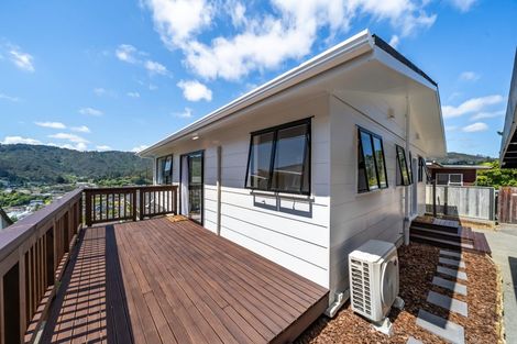 Photo of property in 15b Gribble Grove, Stokes Valley, Lower Hutt, 5019