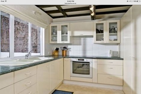 Photo of property in 2/5 Kegworth Place, Browns Bay, Auckland, 0630
