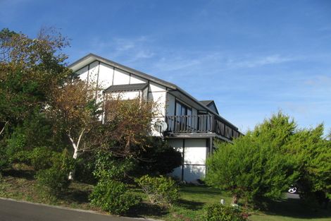 Photo of property in 2 The Crowsnest, Whitby, Porirua, 5024