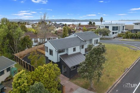 Photo of property in 168 Luckens Road, West Harbour, Auckland, 0618