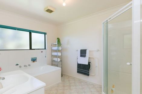 Photo of property in 2 Ridley Green, Churton Park, Wellington, 6037