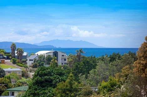 Photo of property in 5 Hiwi Crescent, Stanmore Bay, Whangaparaoa, 0932