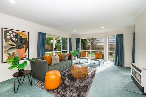 Photo of property in 122 Guildford Drive, Paraparaumu Beach, Paraparaumu, 5032