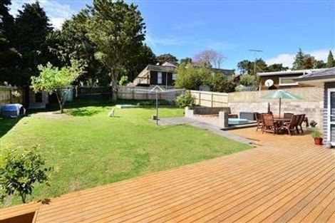 Photo of property in 17 Kathleen Street, Totara Vale, Auckland, 0627