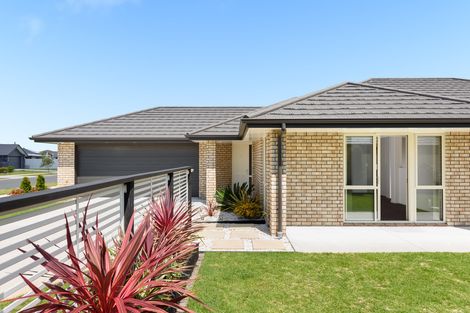 Photo of property in 28 Rainey Crescent, Papamoa Beach, Papamoa, 3118