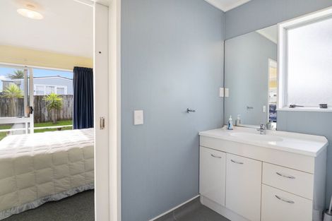 Photo of property in 50 Park Avenue, Waitarere Beach, Levin, 5510