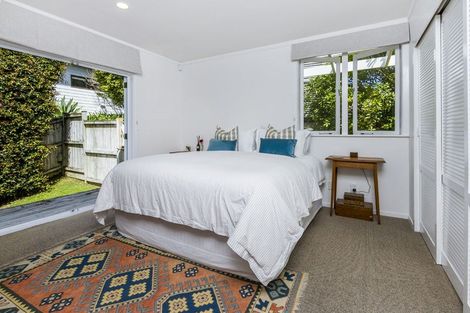Photo of property in 63 Knights Road, Rothesay Bay, Auckland, 0630