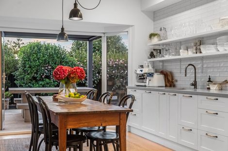 Photo of property in 64 Jeffreys Road, Fendalton, Christchurch, 8052
