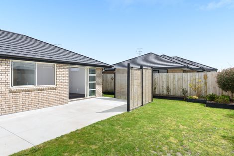 Photo of property in 28 Rainey Crescent, Papamoa Beach, Papamoa, 3118