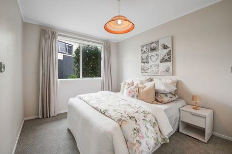 Photo of property in 1 Wanita Place, Totara Vale, Auckland, 0629