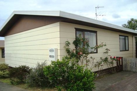 Photo of property in 2/5 Ingram Street, Papakura, 2110