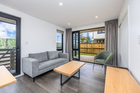 Photo of property in 1 Te Puketoka Lane, Mangere, 2022