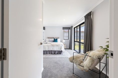 Photo of property in 202 Pacific Drive, Fitzherbert, Palmerston North, 4410