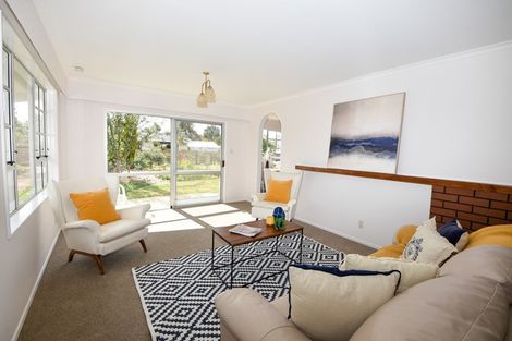Photo of property in 3 Chisholm Place, Carterton, 5713