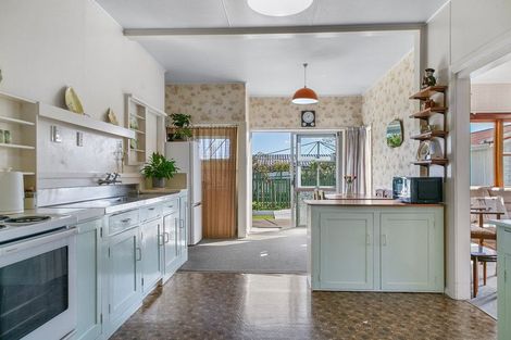 Photo of property in 19 Princes Street, Levin, 5510