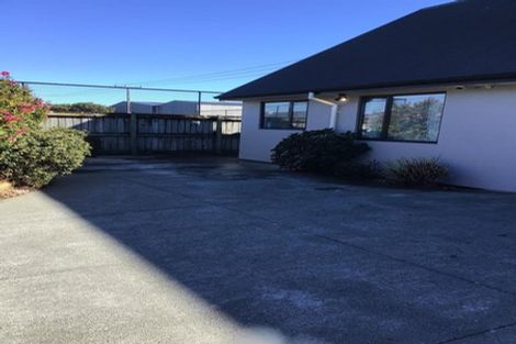 Photo of property in 18 Royal Oak Drive, Kelvin Grove, Palmerston North, 4414