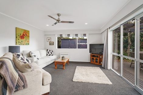 Photo of property in 3 Rewarewa Crescent, Waikanae, 5036