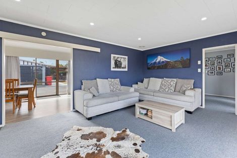 Photo of property in 30 John F Kennedy Drive, Milson, Palmerston North, 4414