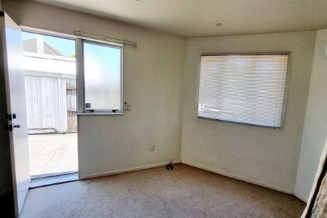 Photo of property in 1/92 Portage Road, New Lynn, Auckland, 0600