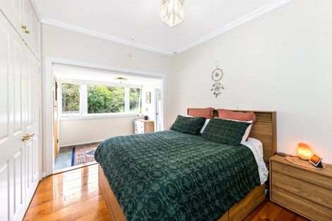 Photo of property in 114 Scenic Drive, Titirangi, Auckland, 0604