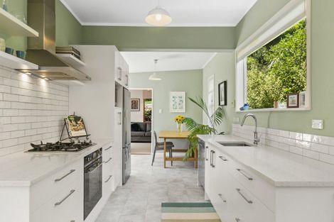 Photo of property in 71 Severn Street, Island Bay, Wellington, 6023