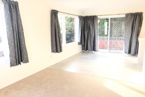 Photo of property in 14 Gwenand Place, Botany Downs, Auckland, 2010