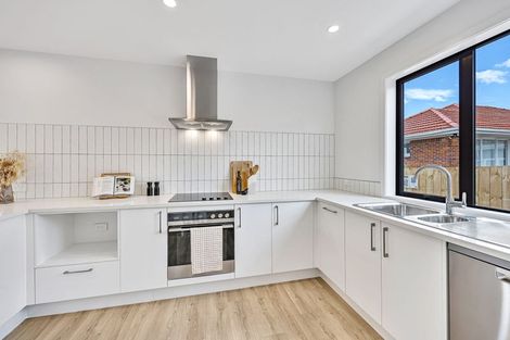 Photo of property in 4/504 Don Buck Road, Massey, Auckland, 0614