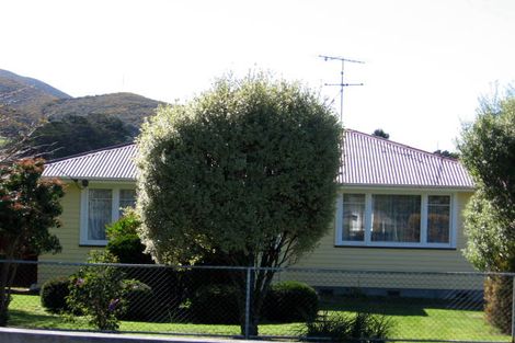 Photo of property in 1 Harrison Street West, Featherston, 5710