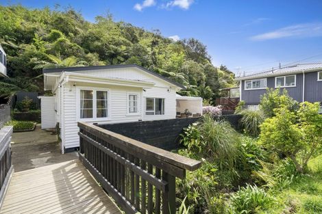Photo of property in 42 Lincoln Avenue, Tawa, Wellington, 5028
