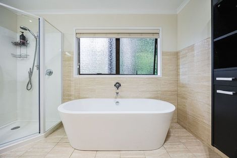 Photo of property in 72 Crows Road, Swanson, Auckland, 0614