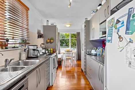 Photo of property in Peninsula Primary School, 61 Wharf Road, Te Atatu Peninsula, Auckland, 0610