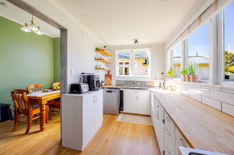Photo of property in 8 Russell Street, Otane, 4202