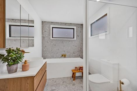 Photo of property in 12a Kauri Street, Merrilands, New Plymouth, 4312