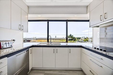 Photo of property in 2/11 Hauraki Road, Hauraki, Auckland, 0622