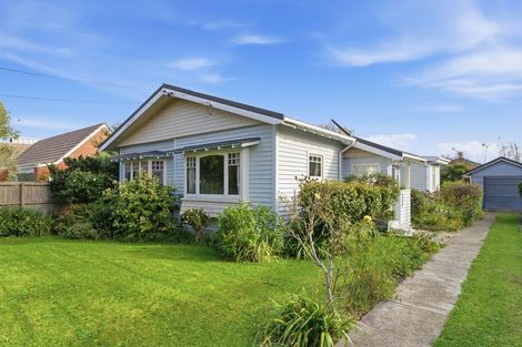 Photo of property in 48 Saint Andrews Square, Strowan, Christchurch, 8052