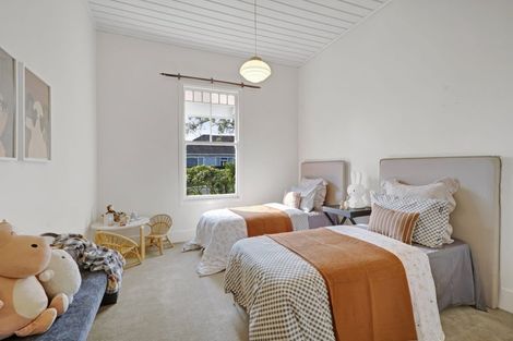 Photo of property in 28 Huatoki Street, Vogeltown, New Plymouth, 4310