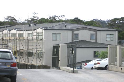Photo of property in The Haven, 4/120 Beach Haven Road, Beach Haven, Auckland, 0626