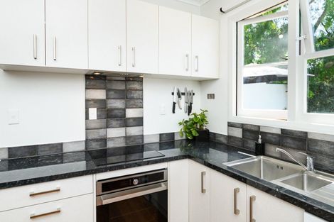 Photo of property in 5 Rangitira Avenue, Palmerston North, 4414