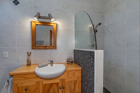 Photo of property in 100 Waihou Road, Levin, 5571