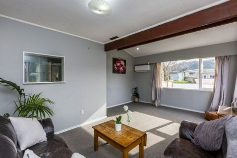 Photo of property in 15 Holborn Drive, Stokes Valley, Lower Hutt, 5019