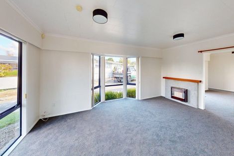 Photo of property in 5 Essex Place, Milson, Palmerston North, 4414