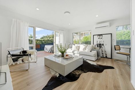 Photo of property in 18 Ian Marwick Place, Birkenhead, Auckland, 0626