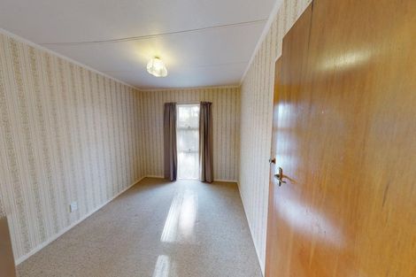 Photo of property in 6 Raglan Avenue, Cloverlea, Palmerston North, 4412