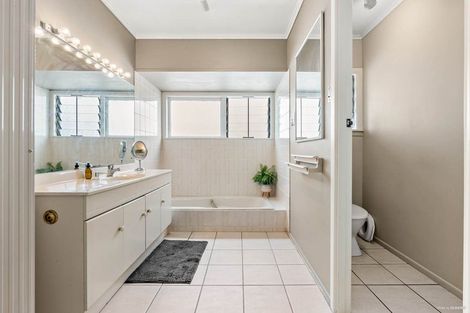 Photo of property in 5 Fortyfoot Lane, Sunnyhills, Auckland, 2010