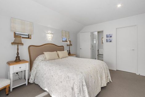 Photo of property in 100 Straven Road, Fendalton, Christchurch, 8014