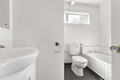 Photo of property in 17 Fitzpatrick Street, Newlands, Wellington, 6037