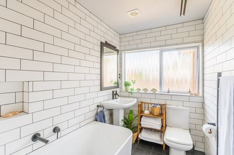 Photo of property in 16 Manly Garden, Paraparaumu Beach, Paraparaumu, 5032