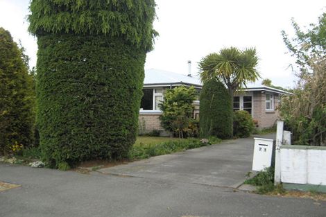 Photo of property in 71 Englefield Road, Northwood, Christchurch, 8051